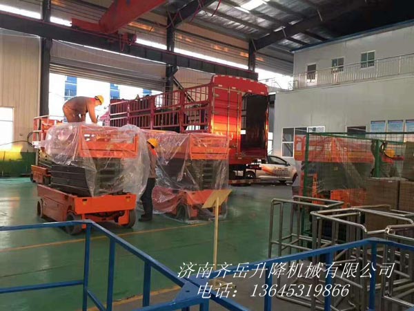 重慶市中冶建工集團自行走液壓驅(qū)動型升降平臺  