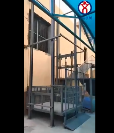濰坊諸城承載2噸室外二層液壓貨梯交付使用